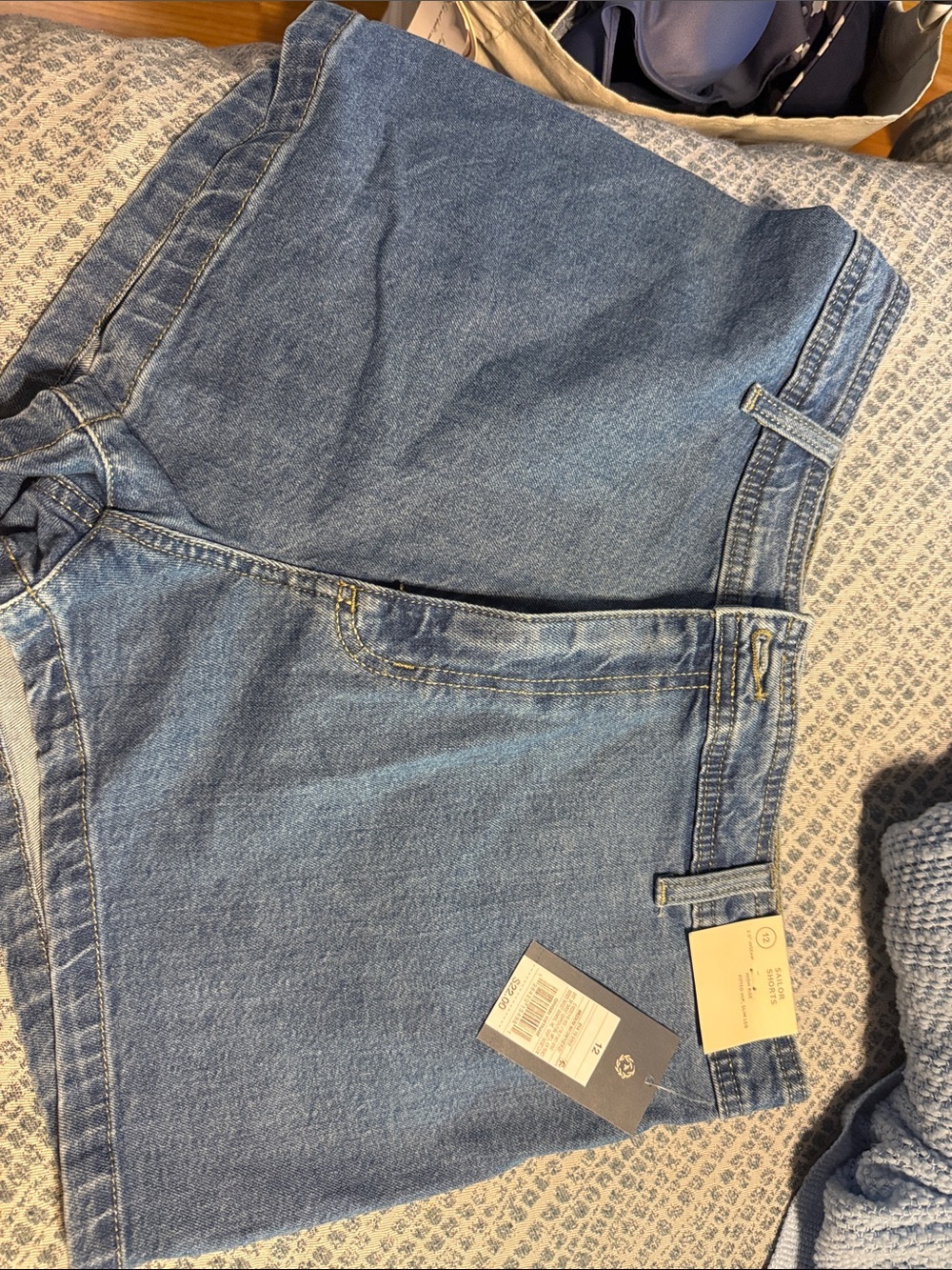 Universal Thread Women's Classic Light Wash Denim Jean Shorts